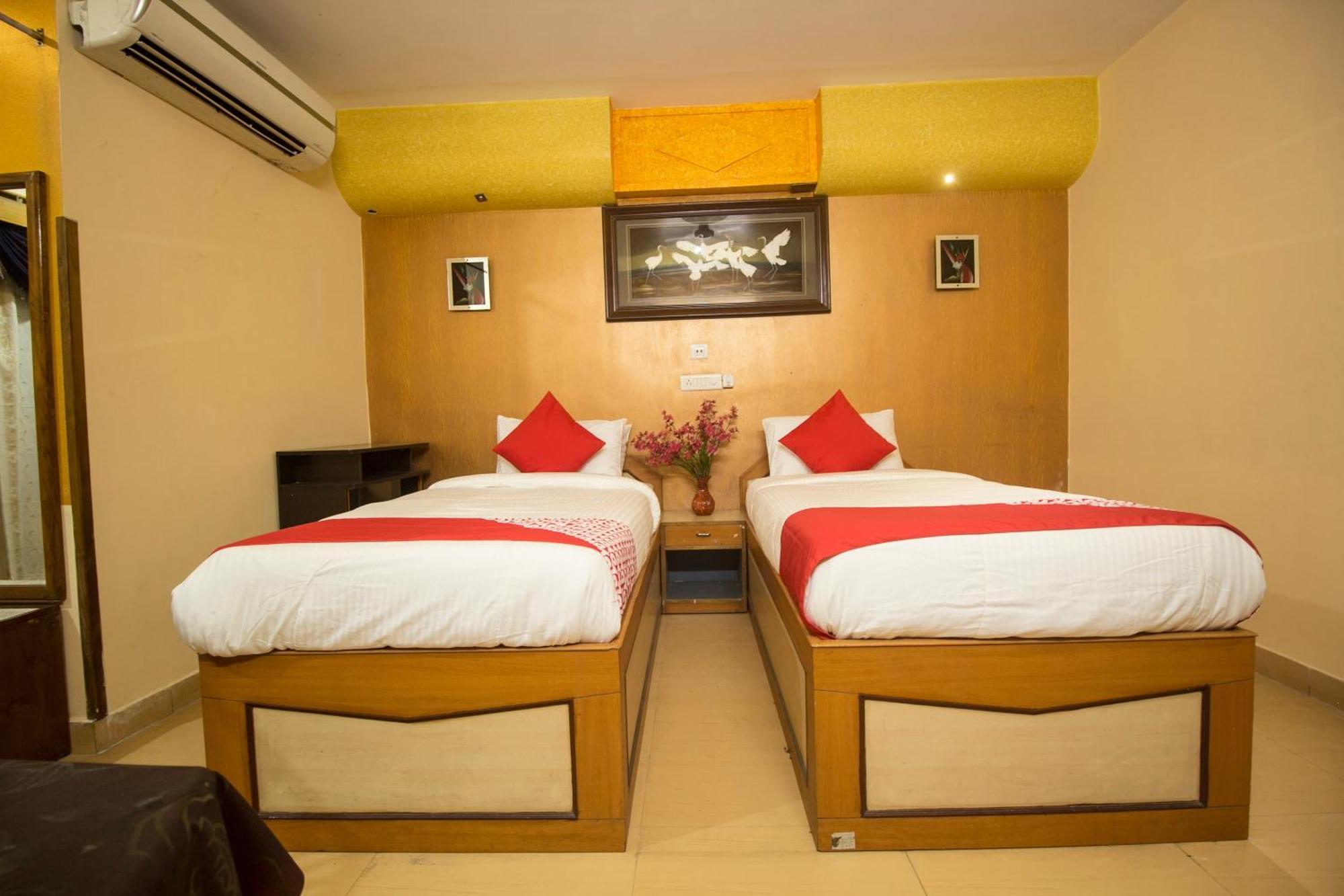 Hotel O Golden Moments Siliguri Exterior foto